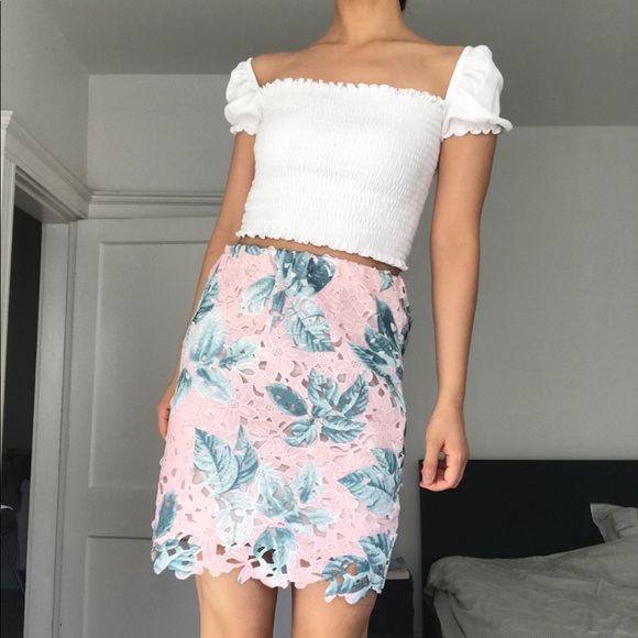 Dresses & Skirts - Vintage pink floral crochet pencil skirt
